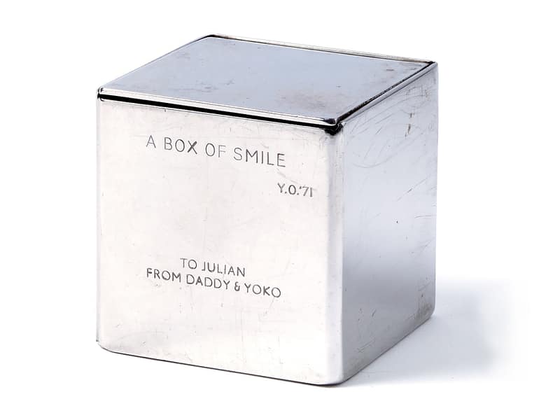 <I>A BOX OF SMILE</I>