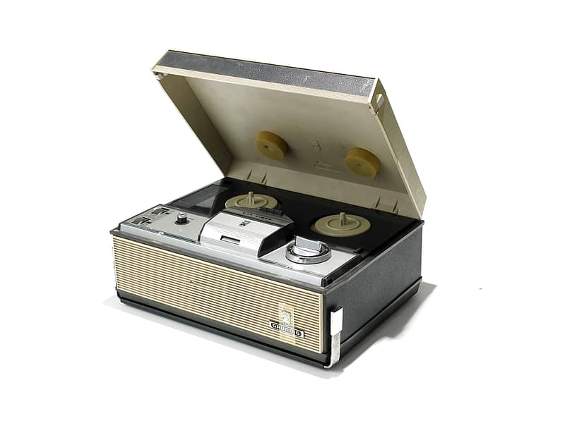 GRUNDIG TAPE RECORDER